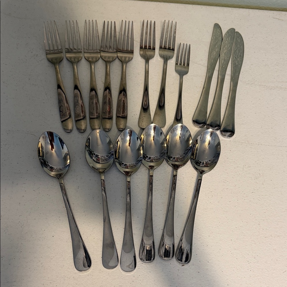 Polished Silver Stainless Steel Flatware Set - Spoon, Fork & Knife Assortment